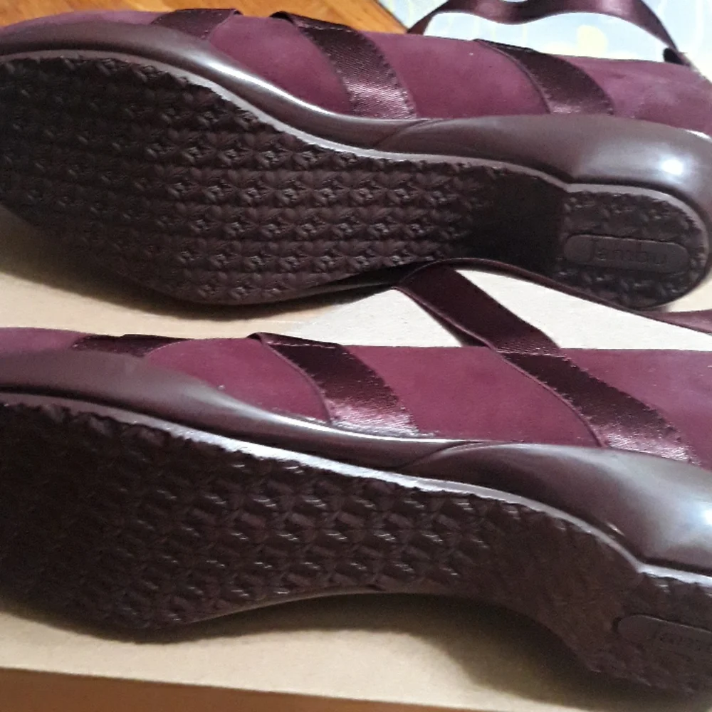 Burgundy Ballet Style  Suede Flats Sz 8.5 - Picture 8 of 16